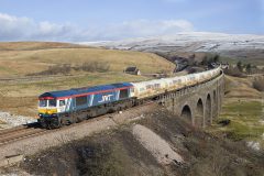 66747 crossing Dandry Mire Viaduct